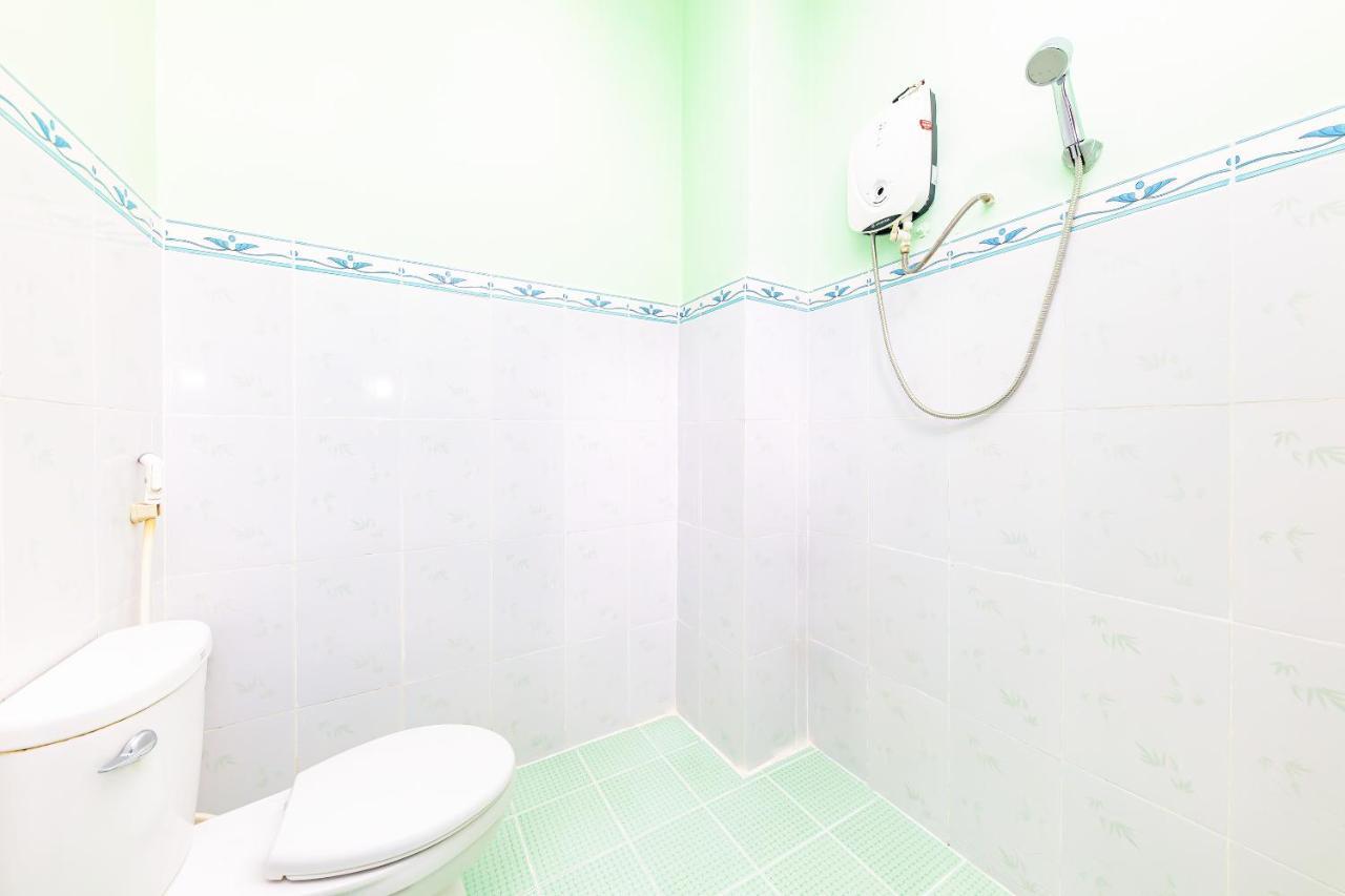 Oyo 381 Tuyet Mai Hotel 芽庄 外观 照片